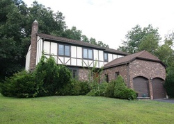 Pre-foreclosure in  MICHAEL LN Windsor, CT 06095