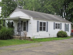 Pre-foreclosure in  S COLLEGE ST Salem, IL 62881