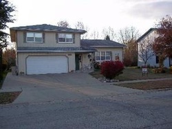 Pre-foreclosure in  QUAIL CT Woodstock, IL 60098