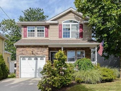 Pre-foreclosure Listing in HARRISON AVE FRANKLIN SQUARE, NY 11010