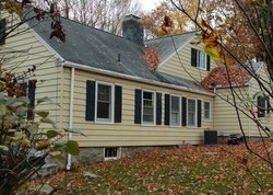 Pre-foreclosure Listing in LAKEVIEW RD BROOKFIELD, CT 06804