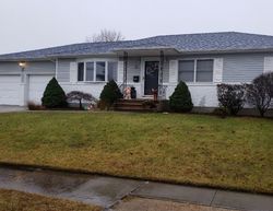 Pre-foreclosure Listing in MOTOR AVE FARMINGDALE, NY 11735