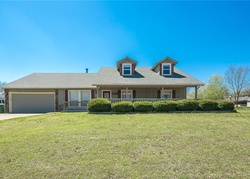Pre-foreclosure Listing in S 13TH ST ROGERS, AR 72758