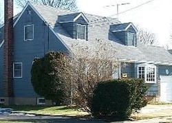 Pre-foreclosure Listing in CRESTWOOD BLVD FARMINGDALE, NY 11735