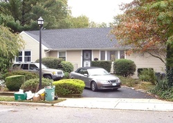 Pre-foreclosure Listing in PARK DR WANTAGH, NY 11793