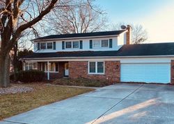 Pre-foreclosure in  KINGSTON DR Oak Brook, IL 60523