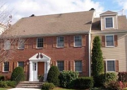 Pre-foreclosure Listing in WEATHERLY DR SALEM, MA 01970