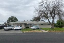 Pre-foreclosure in  E OAK ST Othello, WA 99344