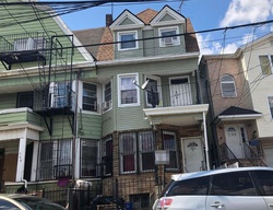 Pre-foreclosure in  1/2 GARSIDE ST Newark, NJ 07104