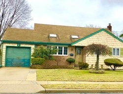 Pre-foreclosure Listing in EASTGATE RD MASSAPEQUA PARK, NY 11762