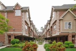 Pre-foreclosure in  FOREST AVE UNIT H Brookfield, IL 60513