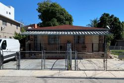 Pre-foreclosure in  NW 23RD CT Miami, FL 33125