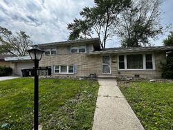 Pre-foreclosure in  E 165TH ST South Holland, IL 60473