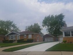 Pre-foreclosure in  E 163RD PL South Holland, IL 60473
