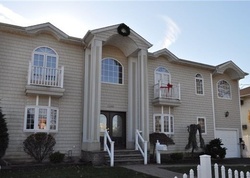 Pre-foreclosure Listing in COLUMBUS AVE BELLMORE, NY 11710