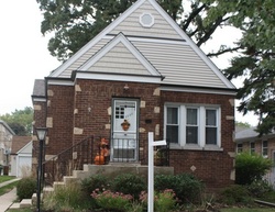 Pre-foreclosure in  KEYSTONE AVE Riverside, IL 60546