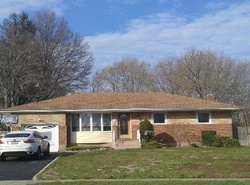 Pre-foreclosure Listing in HARVEST LN COMMACK, NY 11725