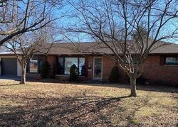 Pre-foreclosure Listing in E 13TH ST CENTRALIA, IL 62801