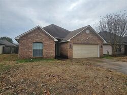 Pre-foreclosure in  GRAND BAYOU DR Bossier City, LA 71111