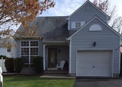 Pre-foreclosure in  RED MAPLE DR Brick, NJ 08724