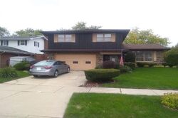Pre-foreclosure in  E 165TH ST South Holland, IL 60473