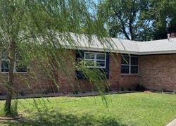 Pre-foreclosure Listing in LAKECREST DR NORMAN, OK 73071