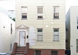 Pre-foreclosure in  31ST ST Long Island City, NY 11101