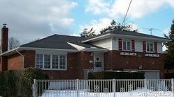 Pre-foreclosure in  OAKFIELD AVE Wantagh, NY 11793