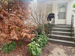 Pre-foreclosure in  FERNSIDE PL Far Rockaway, NY 11691
