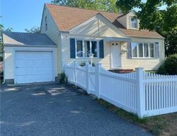 Pre-foreclosure Listing in WEEKS RD NORTH BABYLON, NY 11703