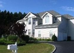 Pre-foreclosure Listing in SWEETGUM LN MILLER PLACE, NY 11764