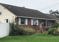 Pre-foreclosure Listing in PINE AVE WEST ISLIP, NY 11795