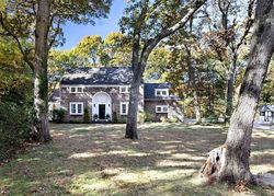 Pre-foreclosure in  HIGHWOOD RD East Setauket, NY 11733