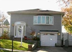 Pre-foreclosure in  FOSTER RD Staten Island, NY 10309