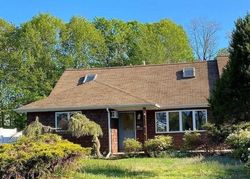 Pre-foreclosure in  KIME AVE West Islip, NY 11795