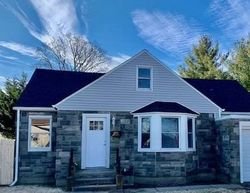 Pre-foreclosure in  ARNOLD AVE West Babylon, NY 11704