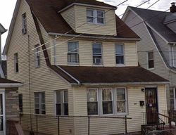 Pre-foreclosure in  113TH AVE Saint Albans, NY 11412