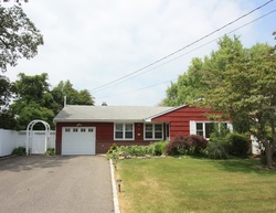 Pre-foreclosure Listing in N OCEAN AVE ISLIP, NY 11751