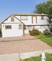 Pre-foreclosure in  MERRICK AVE East Meadow, NY 11554
