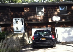 Pre-foreclosure Listing in CHAPPEL PL HUNTINGTON STATION, NY 11746