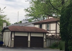 Pre-foreclosure in  FARMLANE DR Columbus, OH 43085