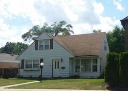 Pre-foreclosure in  LINDER AVE Morton Grove, IL 60053