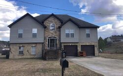 Pre-foreclosure in  STARLITE DR Odenville, AL 35120