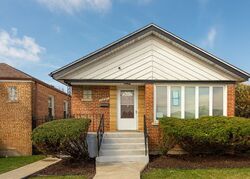 Pre-foreclosure in  S CALUMET AVE Chicago, IL 60628
