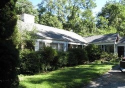 Pre-foreclosure Listing in FLAX POND WOODS RD EAST SETAUKET, NY 11733