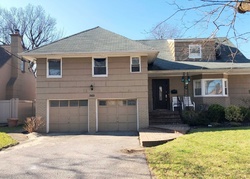 Pre-foreclosure Listing in SUNSET DR WOODMERE, NY 11598