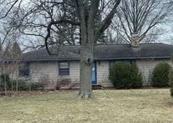 Pre-foreclosure in  CRESTVIEW DR Fort Wayne, IN 46835