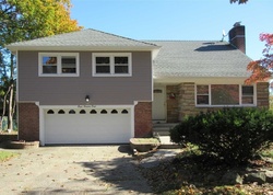 Pre-foreclosure in  EASTFIELD RD Westbury, NY 11590