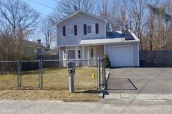 Pre-foreclosure Listing in MONTGOMERY AVE MASTIC, NY 11950