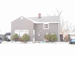 Pre-foreclosure Listing in DULUTH ST HIGHLAND, IN 46322